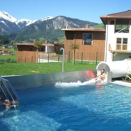 Drive-in With Sauna, Just A Short Walk From The Bus With Connections To The Wildkogel And Zillertal Arena Feriehus *