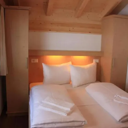 Alpine With Balcony & Sauna 別荘 ヴァルト・イム・ピンツガウ
