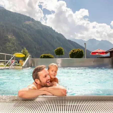Alpine With Balcony & Sauna * Wald im Pinzgau